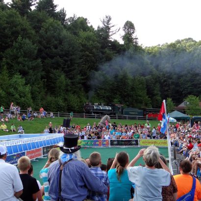 K9s In Flight - Homeless To High Flying - Frisbee Dog Show